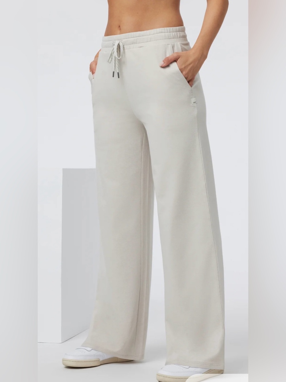 Vuori Halo Essential Wideleg Pants Womens S Beige Dreamknit Lounge Athleisure